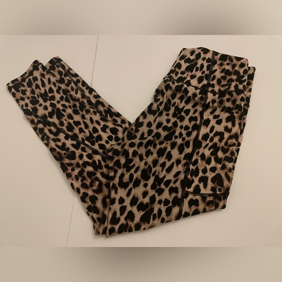 Victoria's Secret Pants - Victoria’s Secret High Rise 7/8 Pocket Leggings size Medium Animal Print